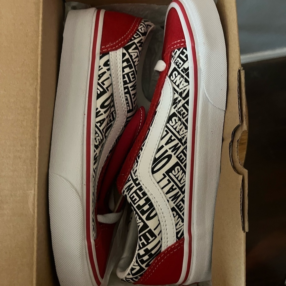 Vans kid size 4 fits lady size 5.5 dead stock - Picture 5 of 9